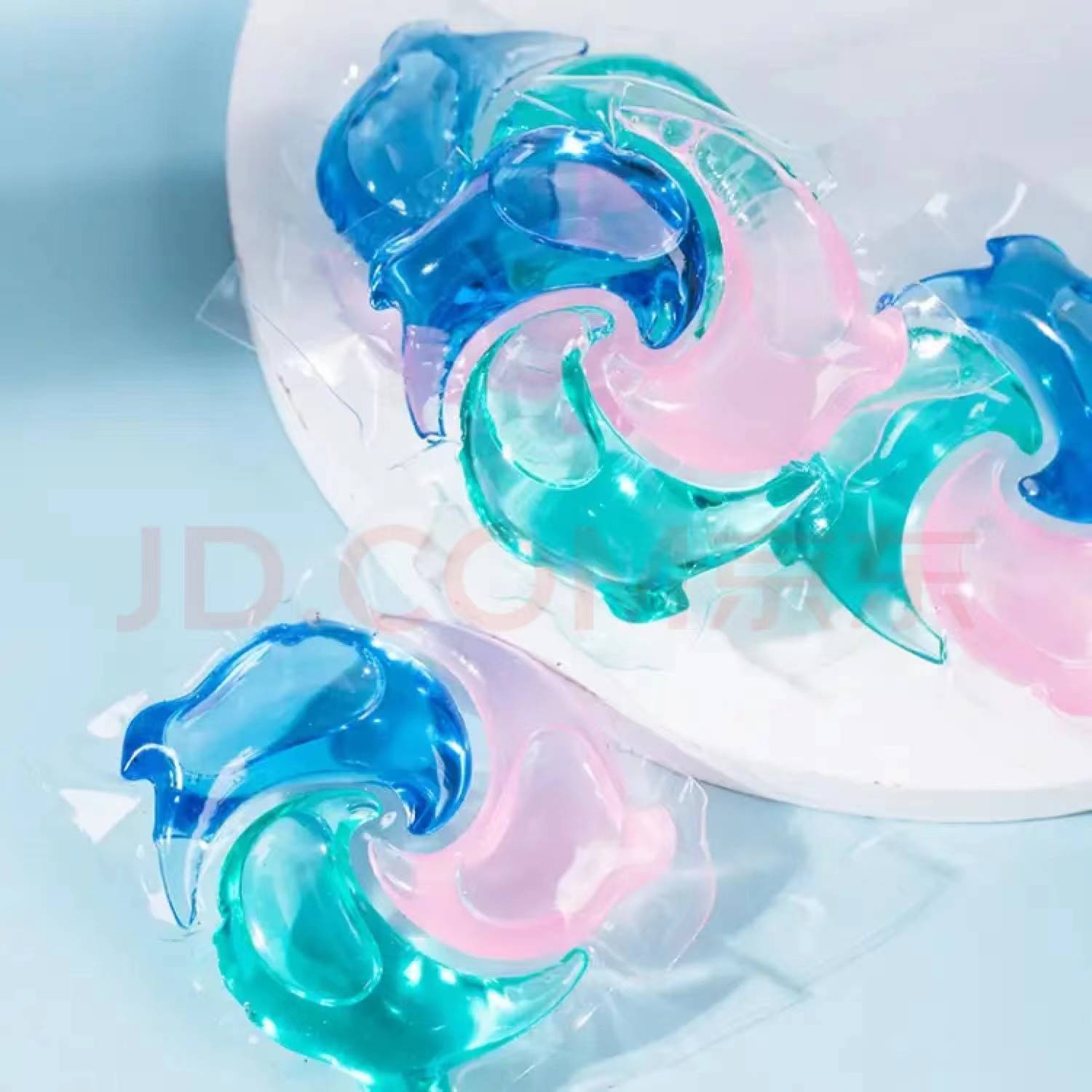 用洗衣凝珠家里的各种液就闲置了！澳门新葡京洗衣凝珠就是懒人福音！(图2)